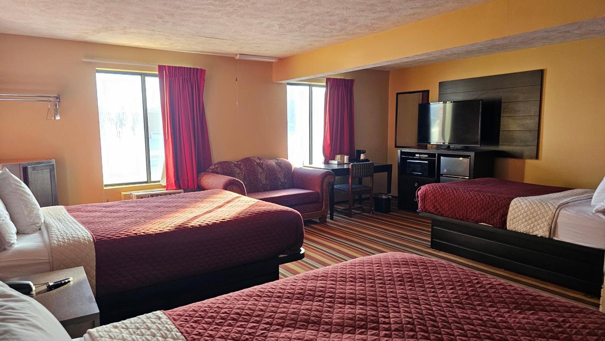 Budgetel Inn & Suites Fort Scott Εξωτερικό φωτογραφία