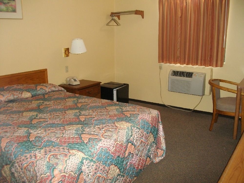 Budgetel Inn & Suites Fort Scott Εξωτερικό φωτογραφία