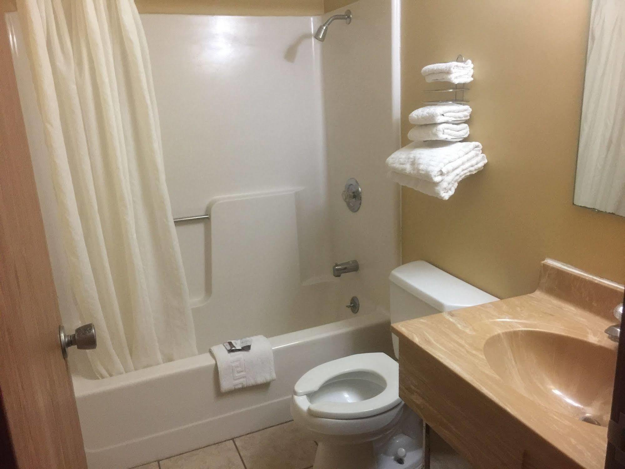 Budgetel Inn & Suites Fort Scott Εξωτερικό φωτογραφία