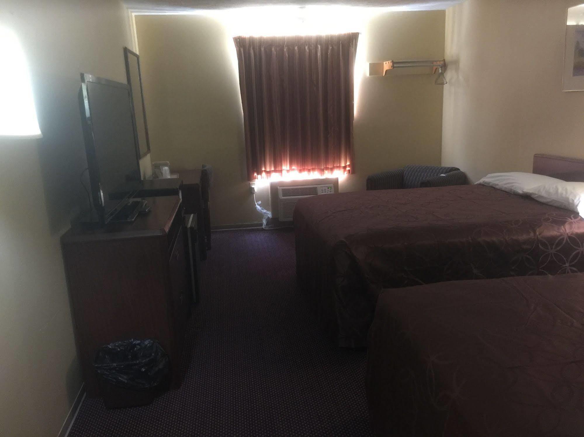 Budgetel Inn & Suites Fort Scott Εξωτερικό φωτογραφία